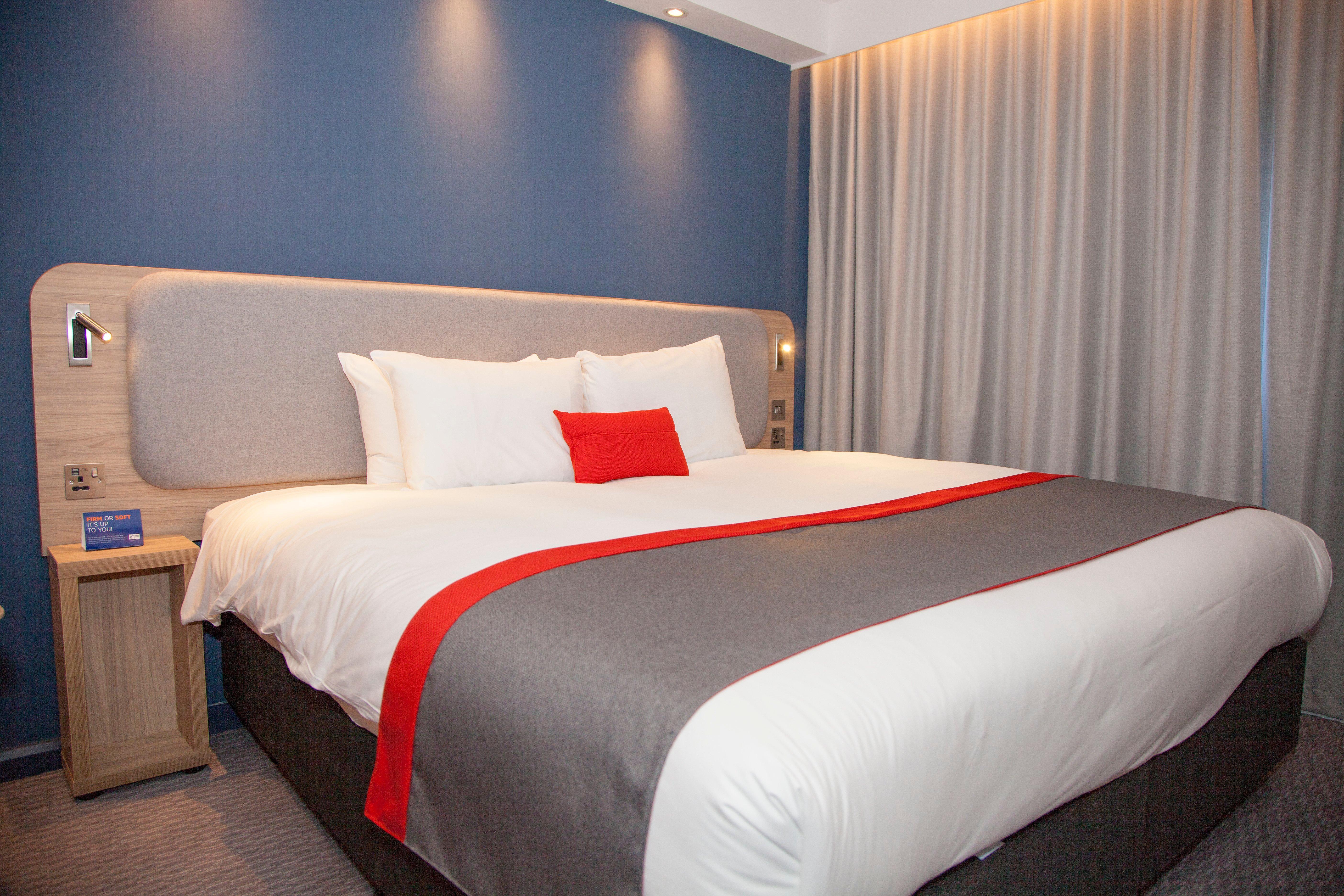 Holiday Inn Express Cardiff Bay By Ihg Exterior foto
